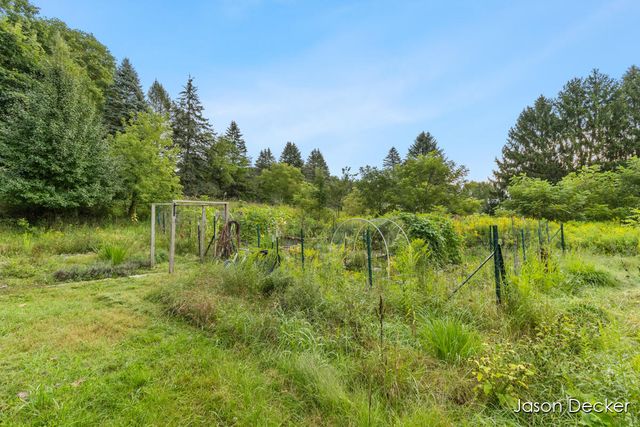 6181 10 Mile Road, Rockford, MI 49341