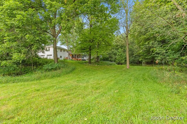 6181 10 Mile Road, Rockford, MI 49341