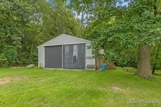 6181 10 Mile Road, Rockford, MI 49341