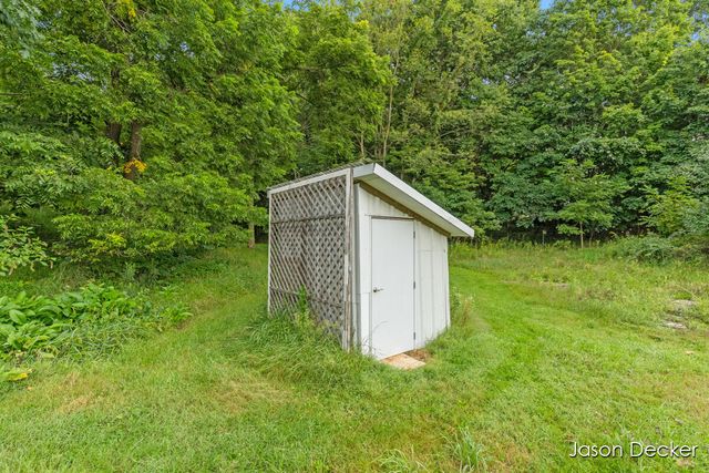 6181 10 Mile Road, Rockford, MI 49341