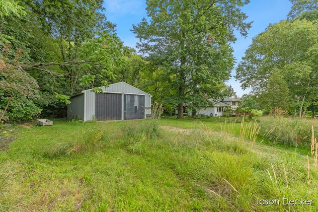 6181 10 Mile Road, Rockford, MI 49341