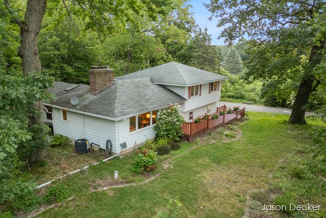 6181 10 Mile Road, Rockford, MI 49341
