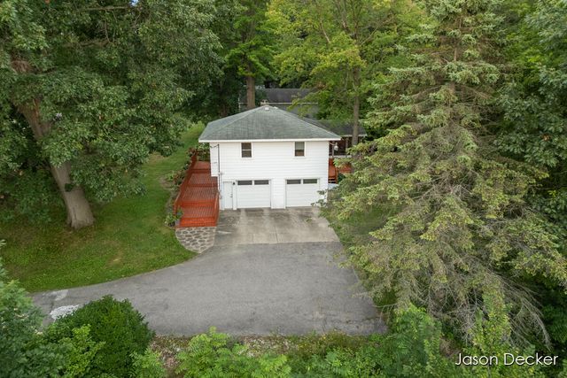 6181 10 Mile Road, Rockford, MI 49341