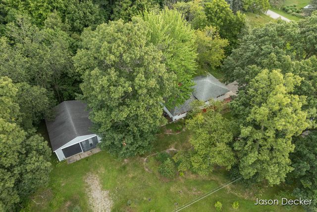 6181 10 Mile Road, Rockford, MI 49341