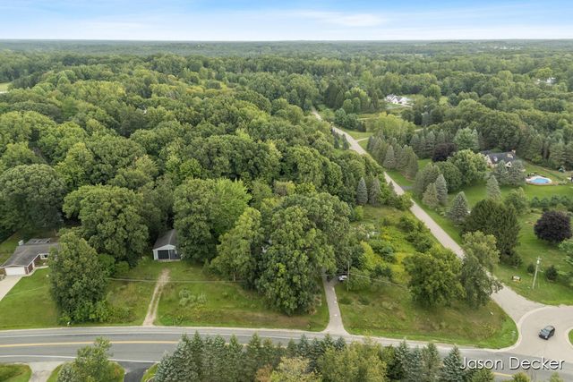 6181 10 Mile Road, Rockford, MI 49341