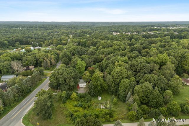 6181 10 Mile Road, Rockford, MI 49341