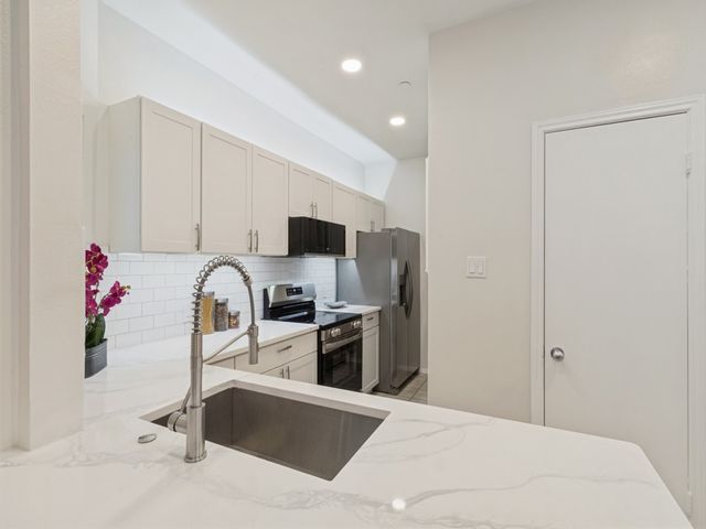 4221 Cole Avenue 102, Dallas, TX 75205