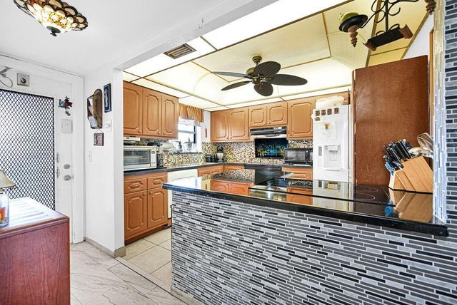 10442 Sunrise Lakes Boulevard 312, Sunrise, FL 33322