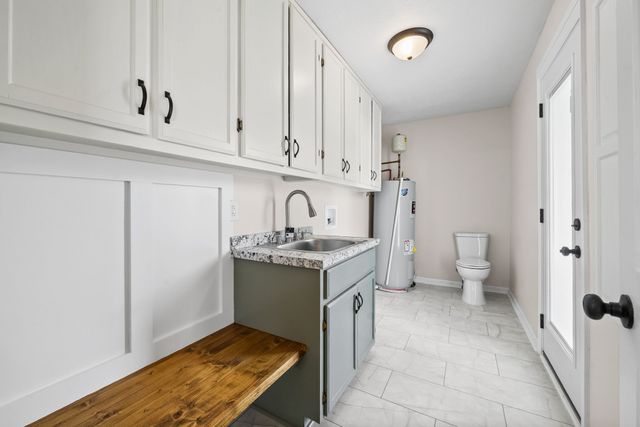 206 Maple St, Adams, TN 37010