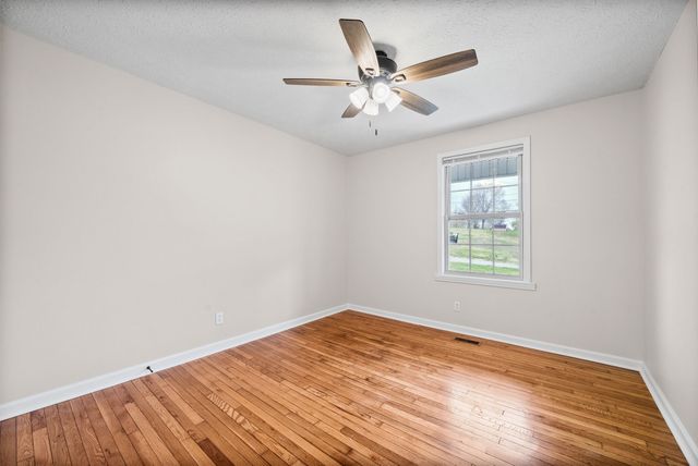 206 Maple St, Adams, TN 37010