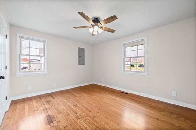 206 Maple St, Adams, TN 37010