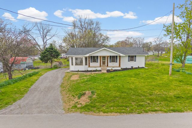 206 Maple St, Adams, TN 37010