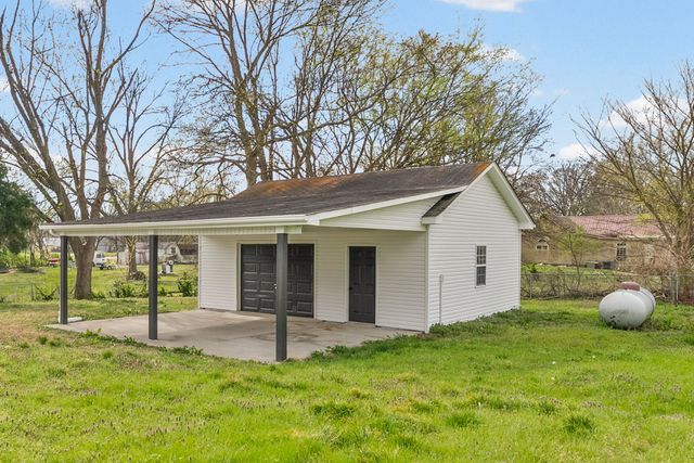 206 Maple St, Adams, TN 37010