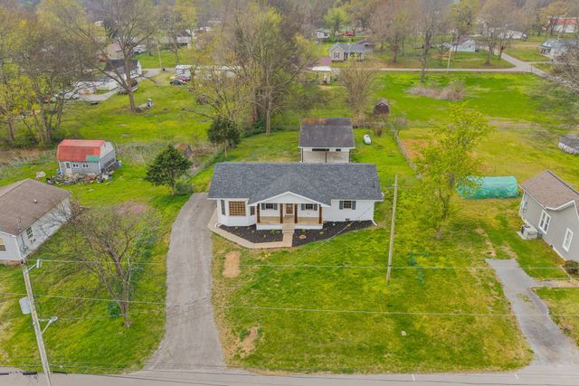 206 Maple St, Adams, TN 37010