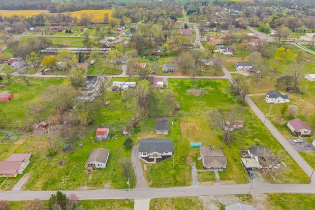 206 Maple St, Adams, TN 37010