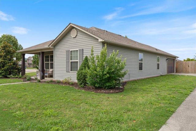 5066 W Colfax Loop, Fayetteville, AR 72704