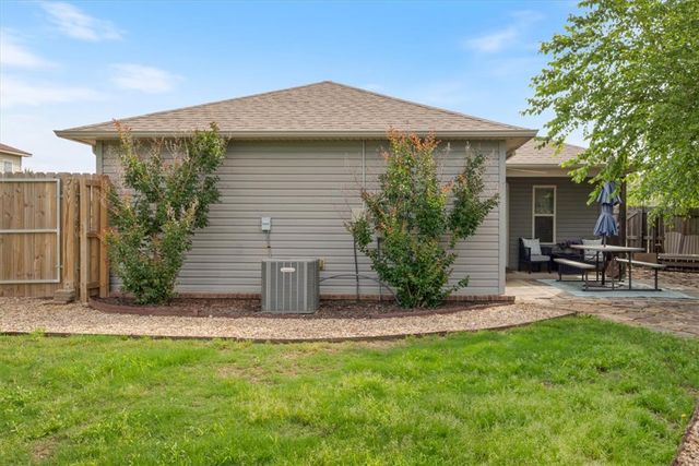 5066 W Colfax Loop, Fayetteville, AR 72704
