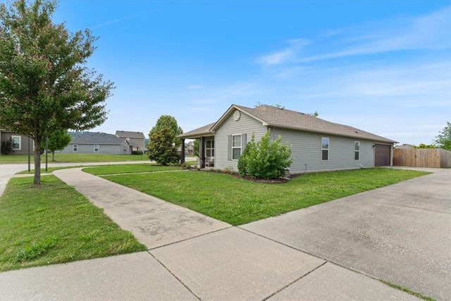 5066 W Colfax Loop, Fayetteville, AR 72704