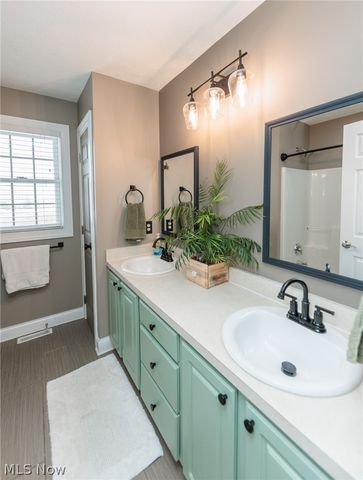 20208 E Donegal Lane, Strongsville, OH 44149