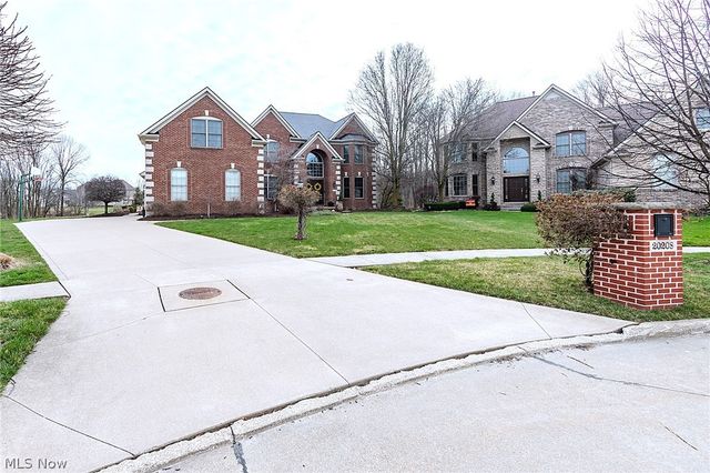 20208 E Donegal Lane, Strongsville, OH 44149