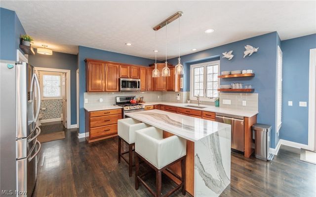 20208 E Donegal Lane, Strongsville, OH 44149