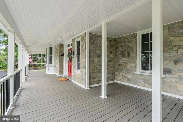 105 E WASHINGTON ST, Remington, VA 22734