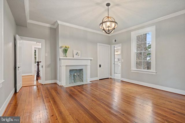 105 E WASHINGTON ST, Remington, VA 22734