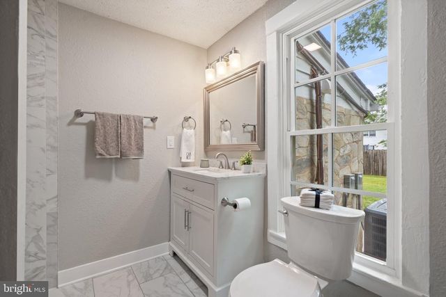 105 E WASHINGTON ST, Remington, VA 22734
