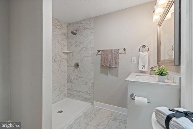105 E WASHINGTON ST, Remington, VA 22734