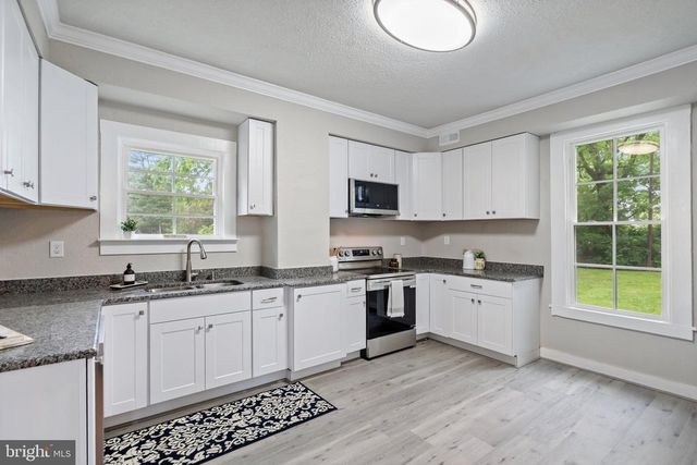 105 E WASHINGTON ST, Remington, VA 22734