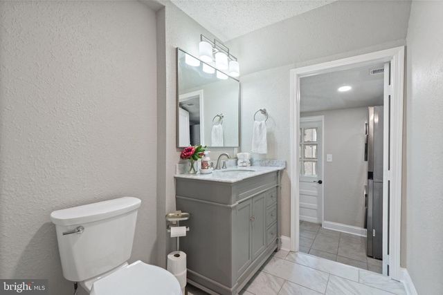 105 E WASHINGTON ST, Remington, VA 22734