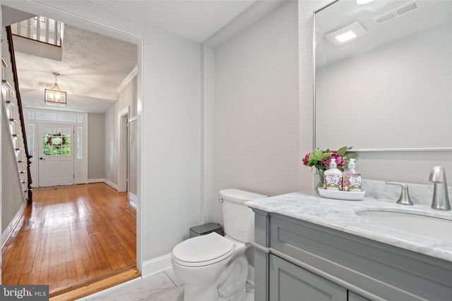 105 E WASHINGTON ST, Remington, VA 22734