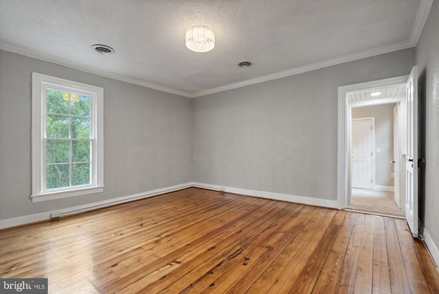 105 E WASHINGTON ST, Remington, VA 22734