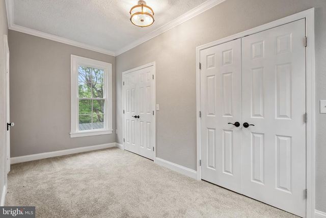 105 E WASHINGTON ST, Remington, VA 22734