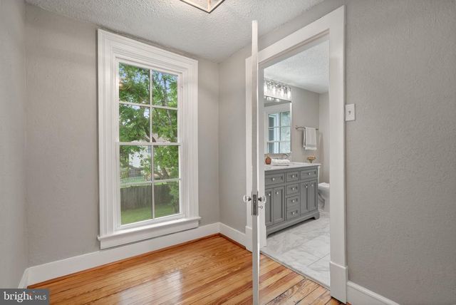 105 E WASHINGTON ST, Remington, VA 22734