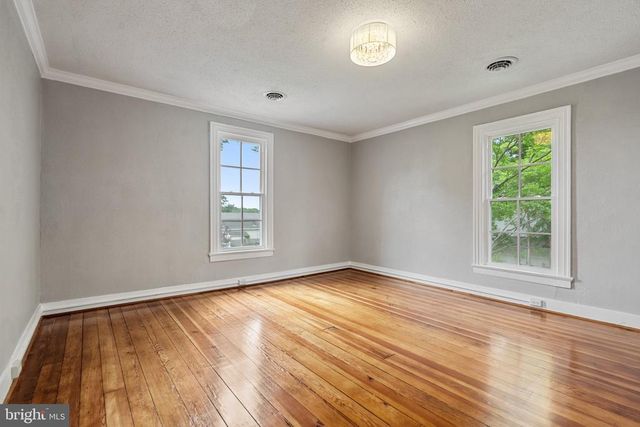 105 E WASHINGTON ST, Remington, VA 22734