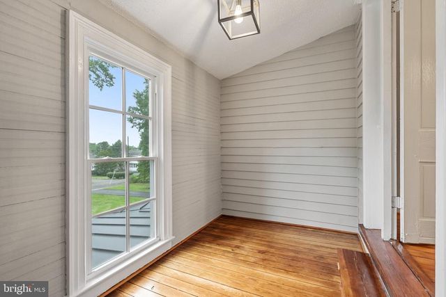 105 E WASHINGTON ST, Remington, VA 22734