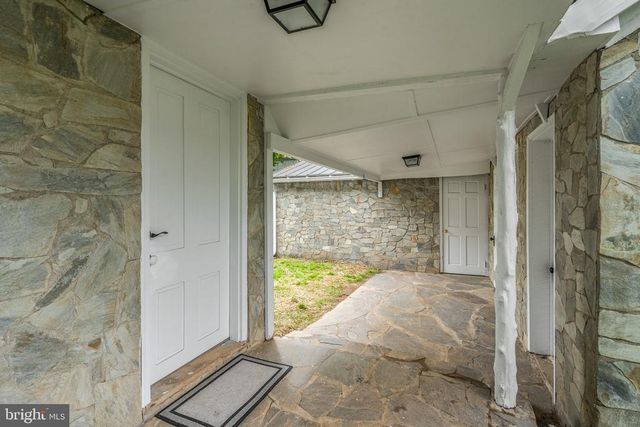 105 E WASHINGTON ST, Remington, VA 22734
