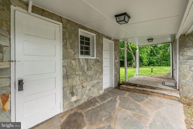 105 E WASHINGTON ST, Remington, VA 22734