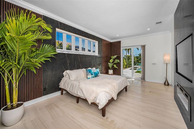 755 116TH AVENUE, Treasure Island, FL 33706