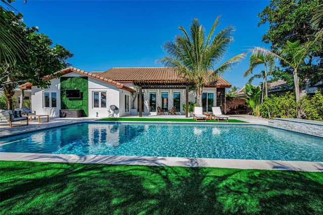 755 116TH AVENUE, Treasure Island, FL 33706