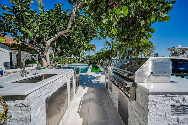 755 116TH AVENUE, Treasure Island, FL 33706