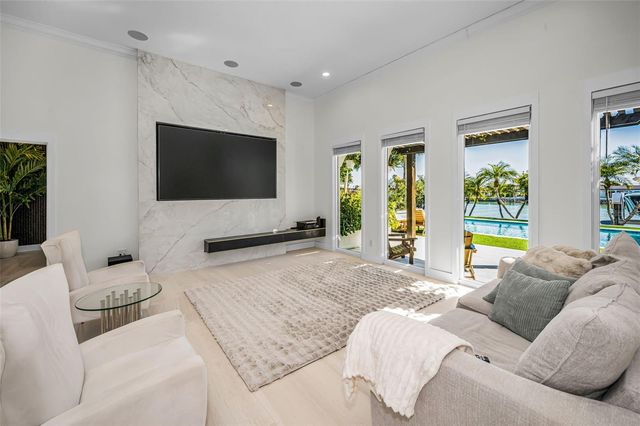 755 116TH AVENUE, Treasure Island, FL 33706