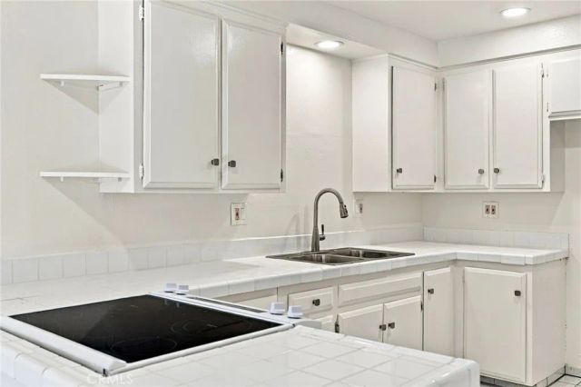 521 S Lyon 83, Santa Ana, CA 92701