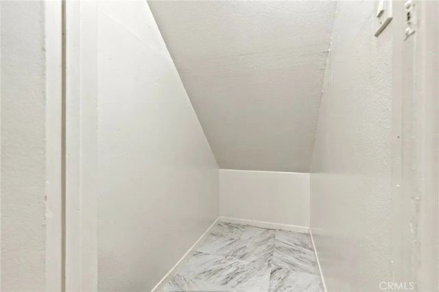 521 S Lyon 83, Santa Ana, CA 92701