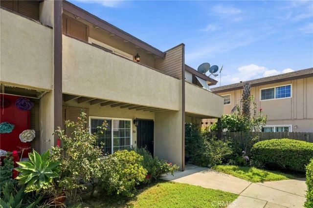 521 S Lyon 83, Santa Ana, CA 92701