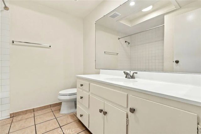 521 S Lyon 83, Santa Ana, CA 92701