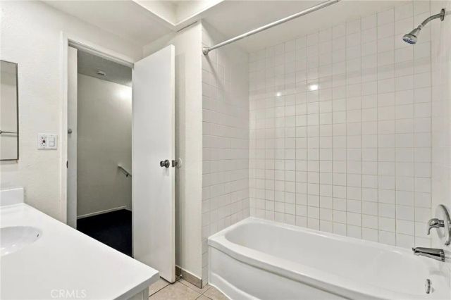 521 S Lyon 83, Santa Ana, CA 92701