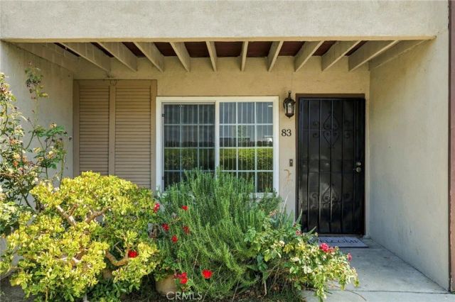 521 S Lyon 83, Santa Ana, CA 92701