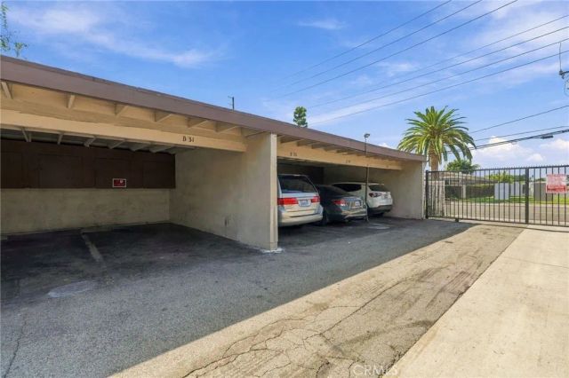521 S Lyon 83, Santa Ana, CA 92701